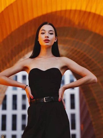 Полина Молодая Брюнетка