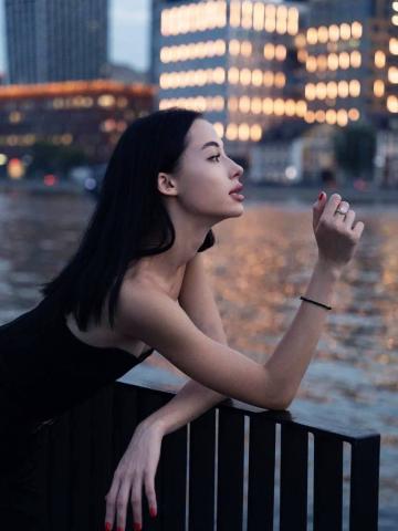 Полина Молодая Брюнетка фото 9